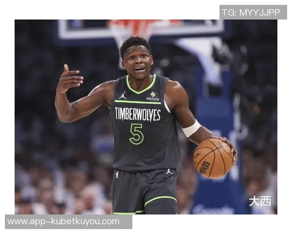 爱德华兹第三节狂轰21分全场最高35分助球队取得胜利表现惊艳