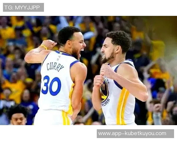 库里生涯再创佳绩12记三分领衔克莱与其他球员共计五次精彩表现