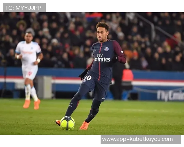 在巴黎时内马尔邀你夜店狂欢吗西蒙斯回应称那时我仅17岁