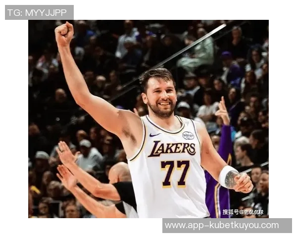 东契奇调侃里夫斯钓鱼能力直言鱼比他还大引发笑声